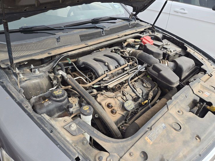 2014-ford-taurus-se-sedan-4d-image-19