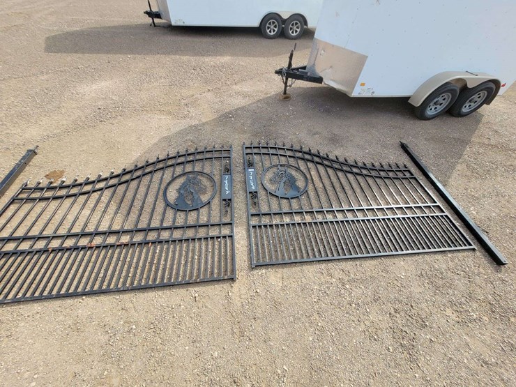 horse-head-design-entrance-gate-image-1