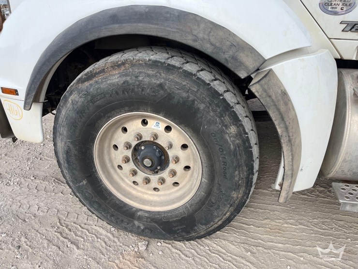 2015-kenworth-t880-image-34