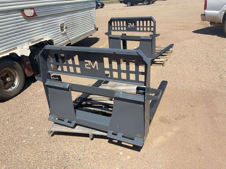 skid-steer-pallet-forks-image-2