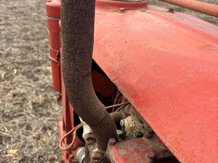 farmall-f-12-single-front-on-rubber-with-cast-steel-rim-and-rear-steel-image-43