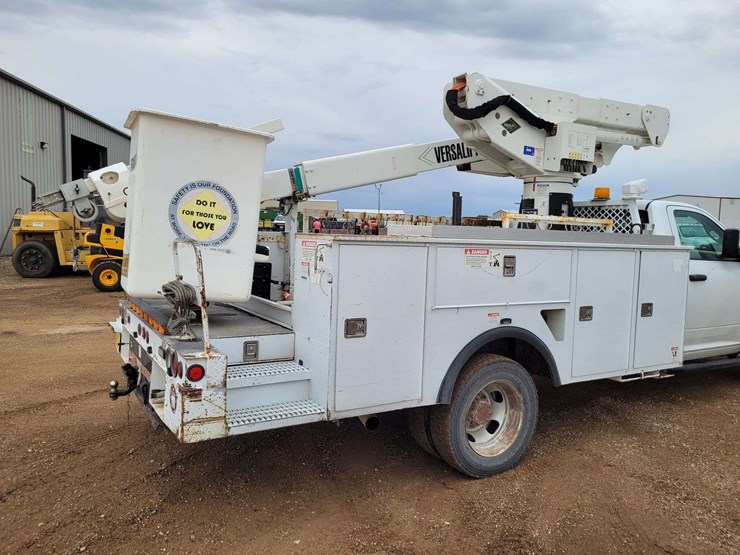 2012-ram-5500-chassis-regular-cab-2d-bucket-truck-image-4