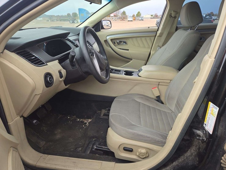 2013-ford-taurus-se-sedan-4d-image-12