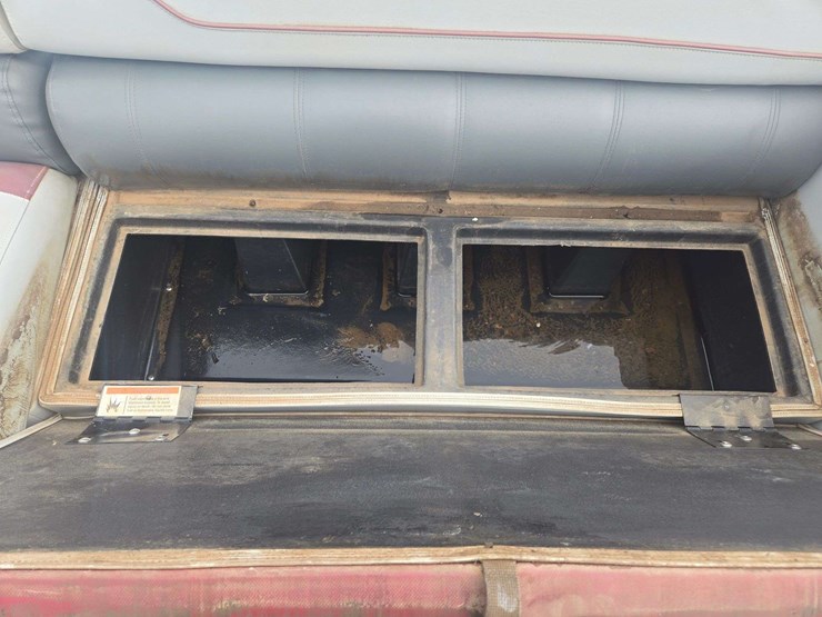 2017-lowe-ss210-pontoon-boat-image-32