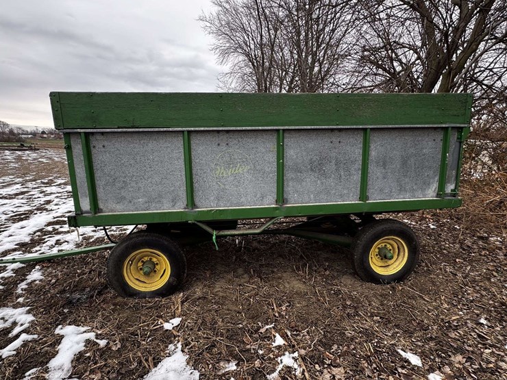 heider-12'-box-wagon-on-john-deere-running-gear-image-2