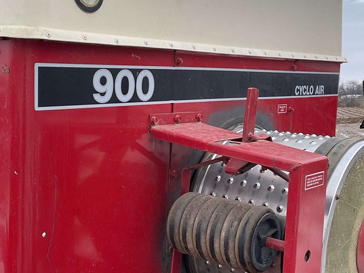 case-ih-cyclo-air-6-row-planter-image-57