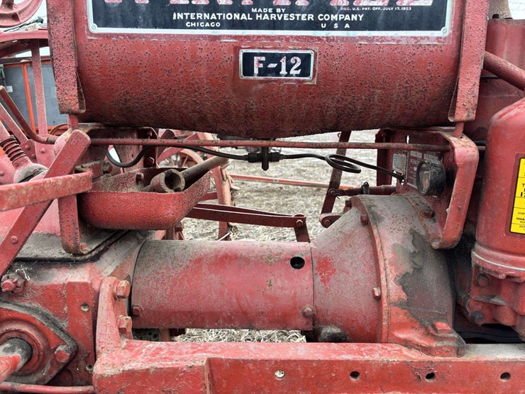 farmall-f-12-single-front-on-rubber-with-cast-steel-rim-and-rear-steel-image-38