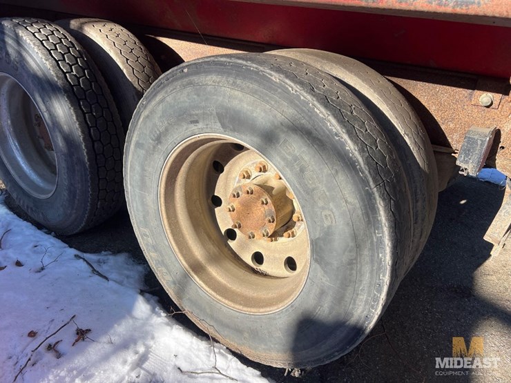 2007-peterbilt-379-tri-axle-dump-truck-image-14