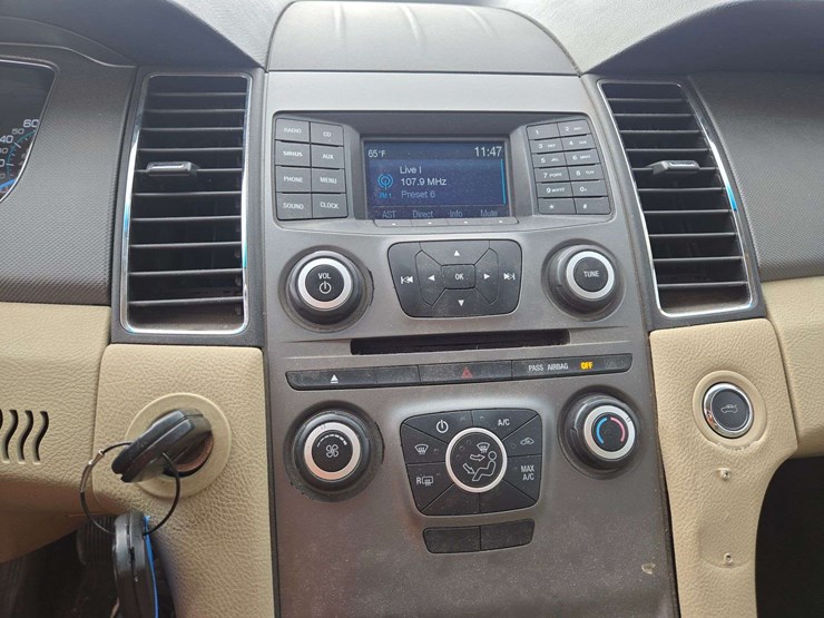 2014-ford-taurus-se-sedan-4d-image-14