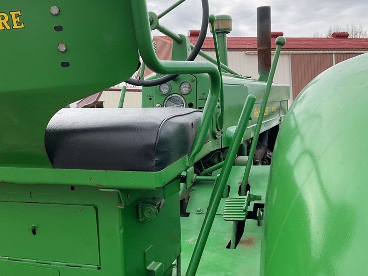 john-deere-70-image-12