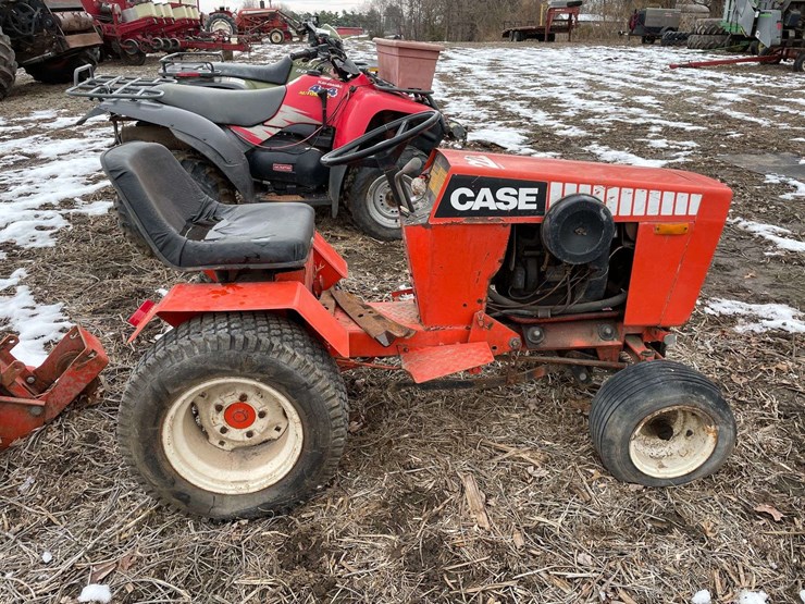 case-222-78-lawn-and-garden-tractor-w/-mower-deck-and-snow-blower-image-7