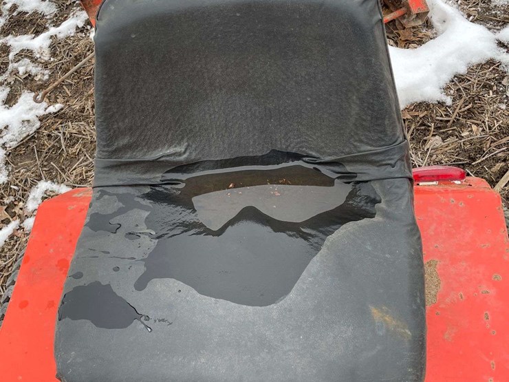 case-222-78-lawn-and-garden-tractor-w/-mower-deck-and-snow-blower-image-33