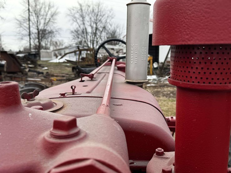 farmall-f-20-narrow-front-on-rubber-image-45