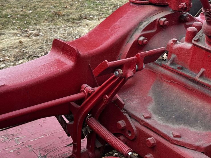 farmall-f-20-narrow-front-on-rubber-image-20