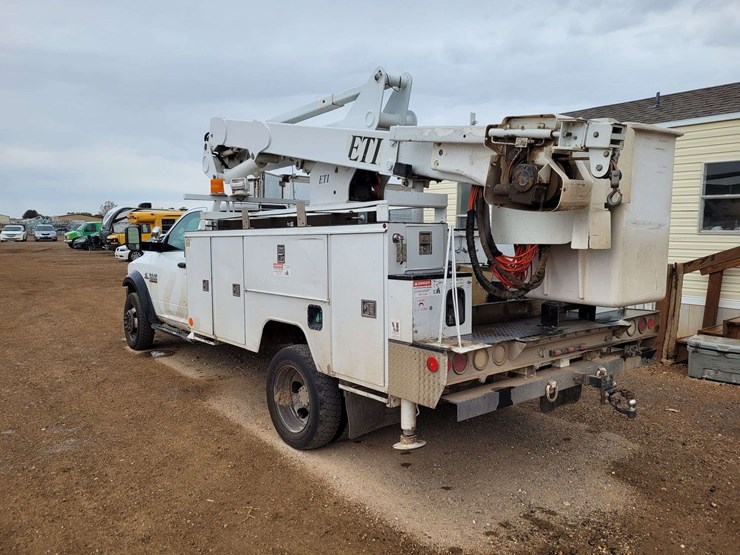 2014-ram-5500-chassis-regular-cab-2d-bucket-truck-image-7