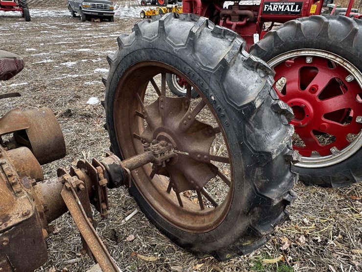 farmall-f-12-narrow-front-on-rubber-image-39