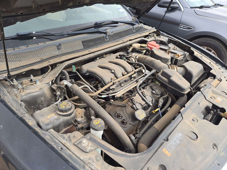 2013-ford-taurus-se-sedan-4d-image-19