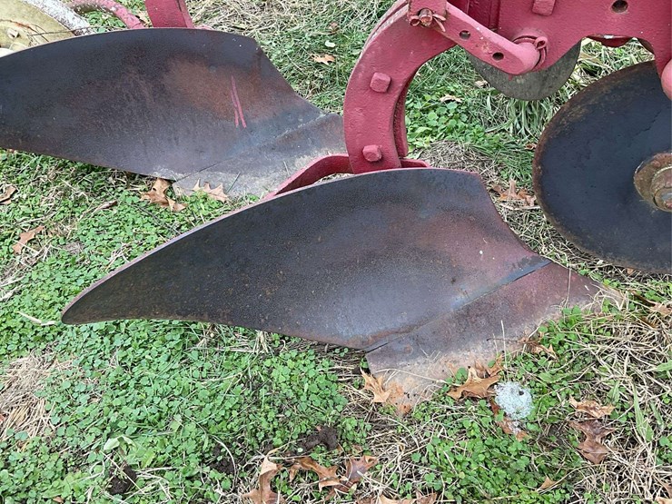 2-bottom-plow-on-steel-image-9