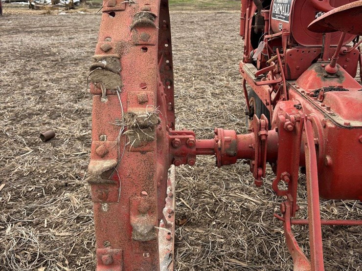 farmall-f-12-single-front-on-rubber-with-cast-steel-rim-and-rear-steel-image-22