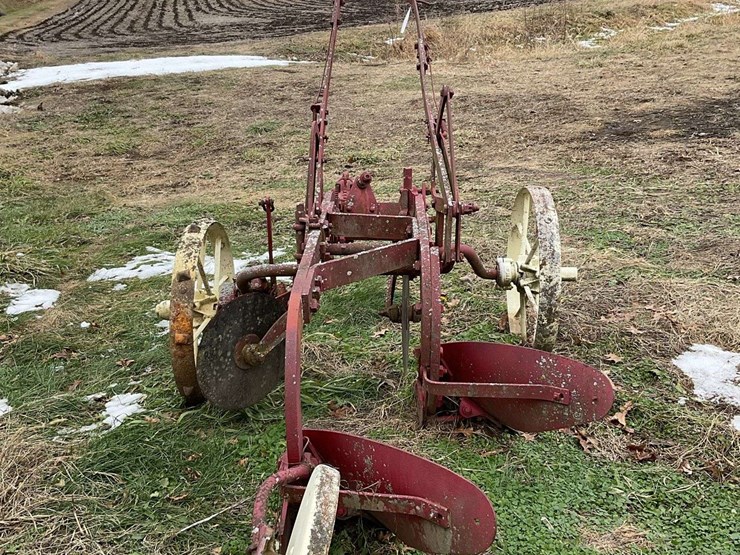 2-bottom-plow-on-steel-image-2