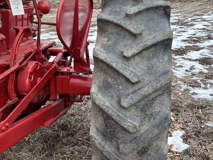 farmall-560-wide-front-(puller?)-image-51