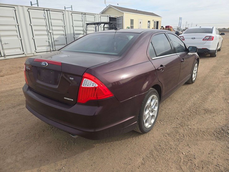 2011-ford-fusion-sedan-image-3