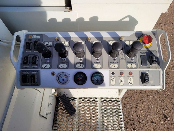 2009-international-harvester-sx525-truck-digger-derrick-truck-image-21