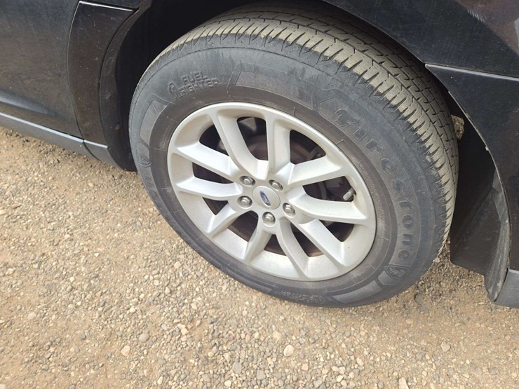 2013-ford-taurus-se-sedan-4d-image-5