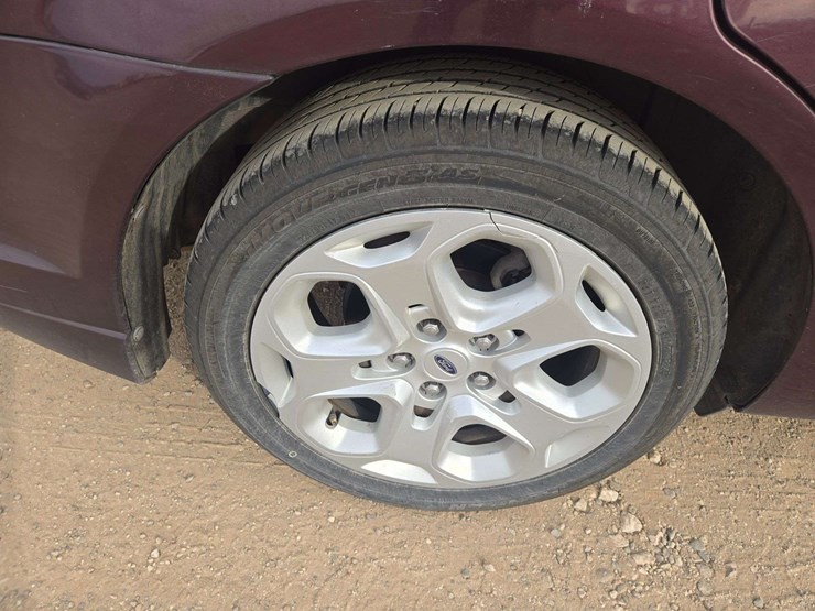 2011-ford-fusion-sedan-image-8