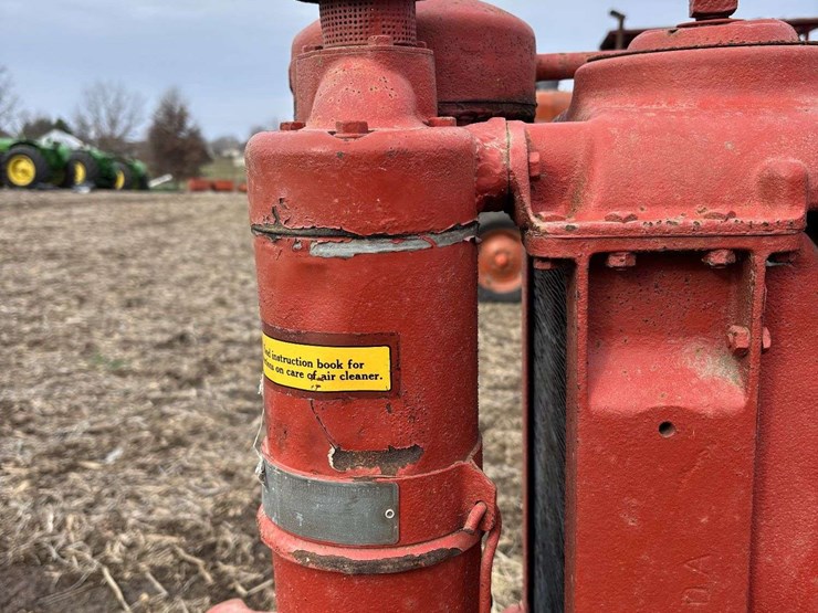 farmall-f-12-single-front-on-rubber-with-cast-steel-rim-and-rear-steel-image-47