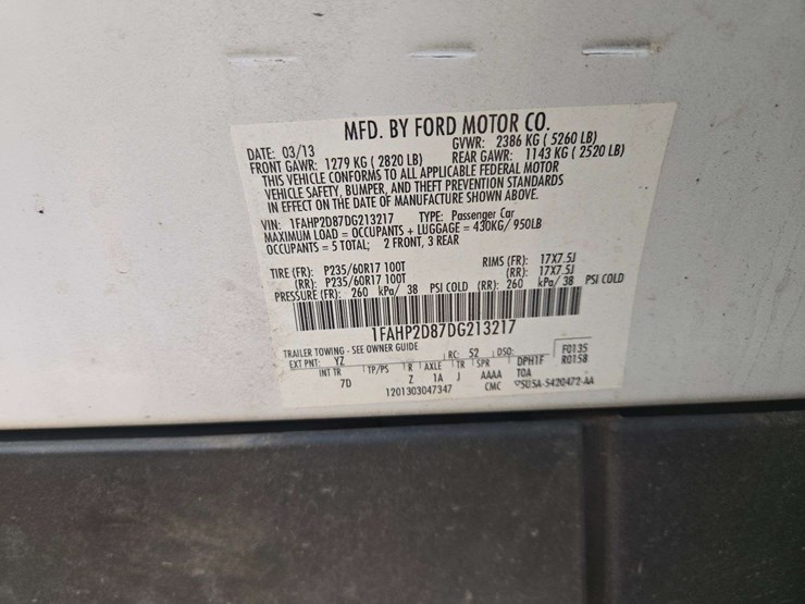 2013-ford-taurus-se-sedan-4d-image-17