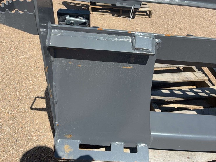 skid-steer-pallet-forks-image-3