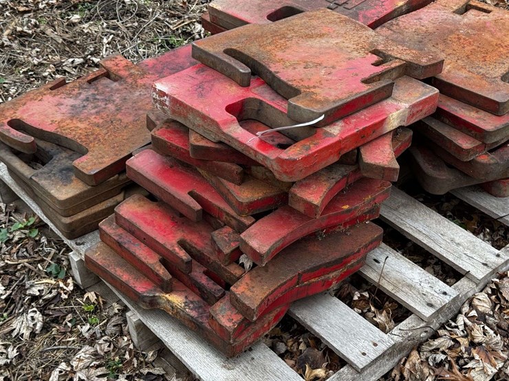 pallet-of-international-harvester-and-misc.-suitcase-weights-image-5