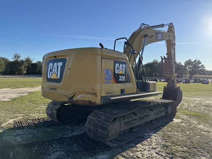 caterpillar-320-image-3