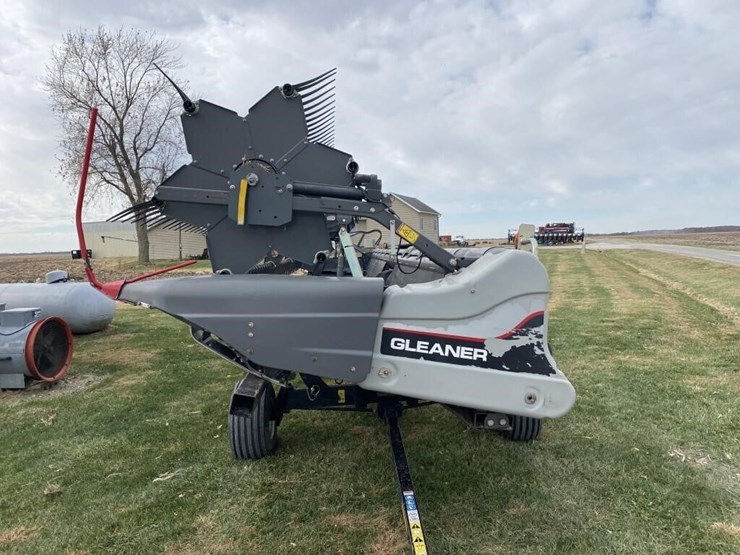 gleaner-30’-draper-head-image-2