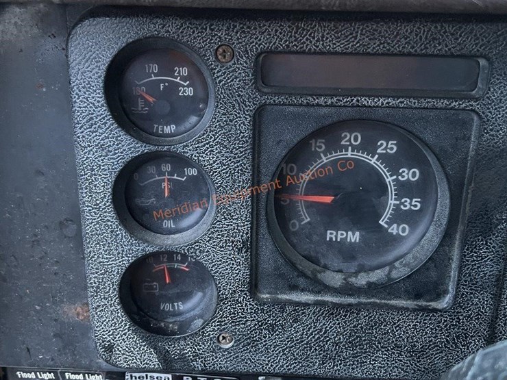 1988-international-s1700-image-32