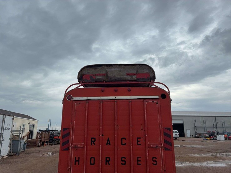 horse-transport-5th-wheel-livestock-trailer-image-47