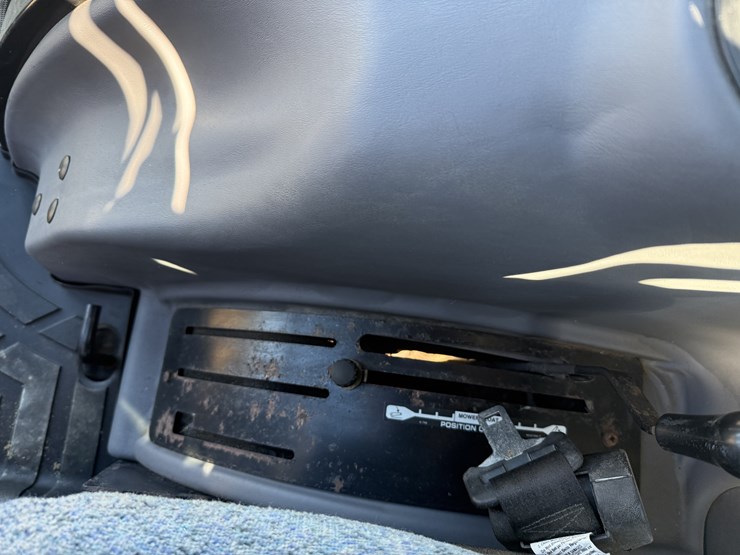 2008-new-holland-t2420-image-6