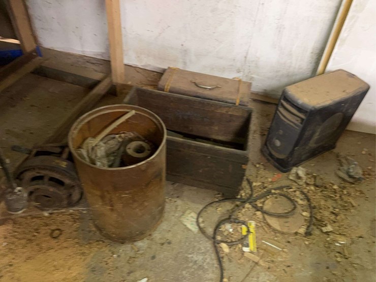 contents-of-wood-working-room-image-49