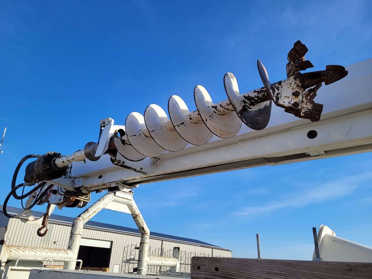 2009-international-harvester-sx525-truck-digger-derrick-truck-image-9