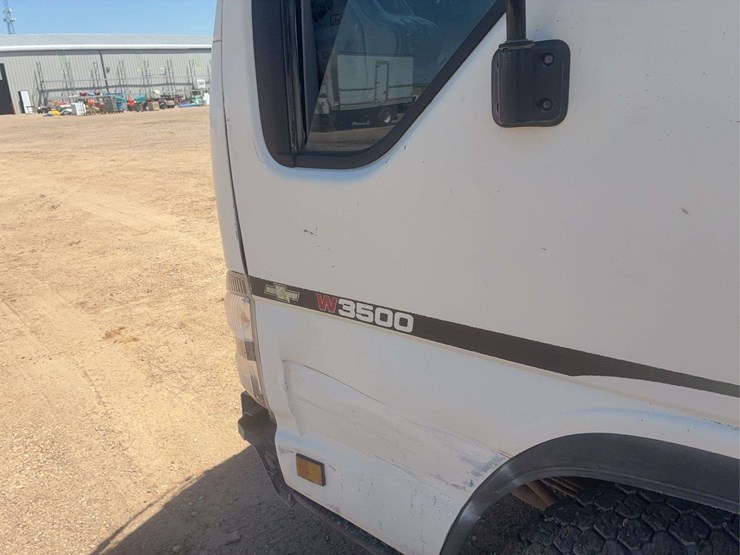 2006-isuzu-nqr-image-30