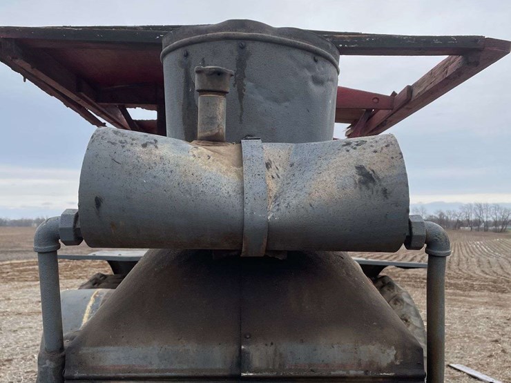 rumley-25-40-wide-front-on-steel-image-30