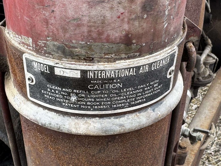 farmall-f-12-narrow-front-on-rubber-image-7