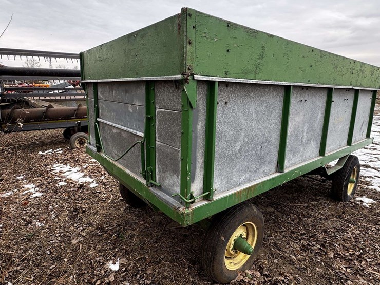 heider-12'-box-wagon-on-john-deere-running-gear-image-5