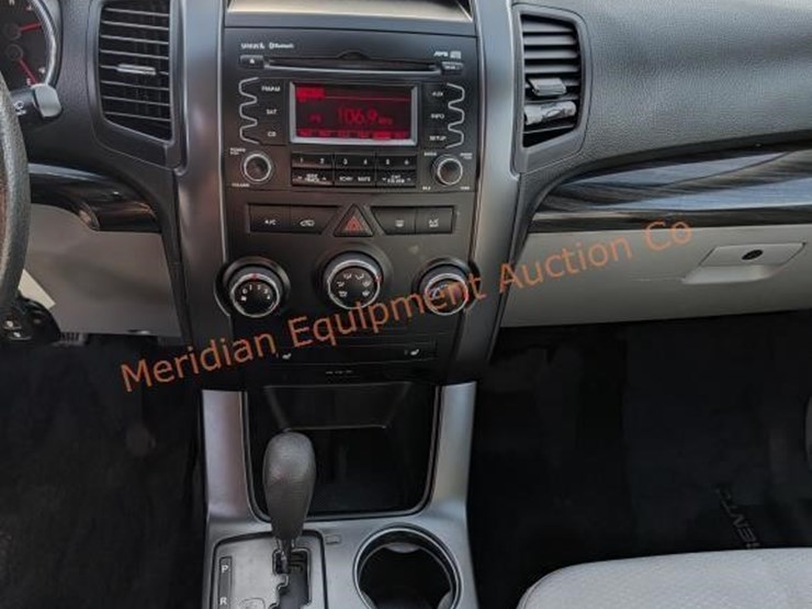 kia-sorento-lx-image-17