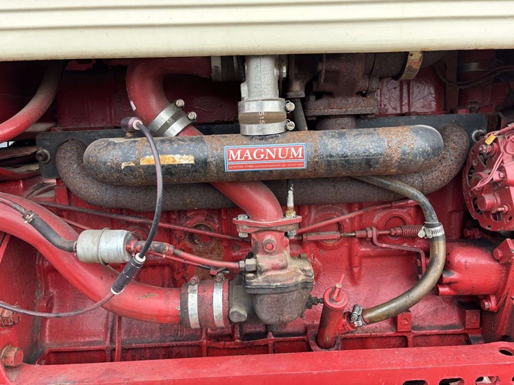 farmall-560-wide-front-(puller?)-image-40