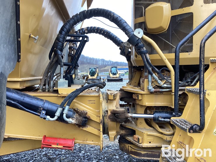 2017-caterpillar-745c-image-16