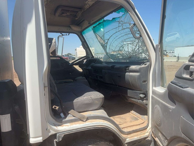 2006-isuzu-nqr-image-21