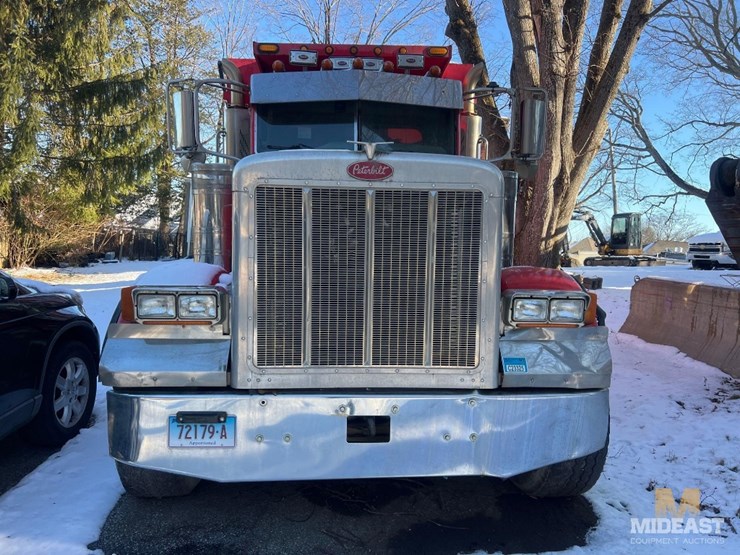 2007-peterbilt-379-tri-axle-dump-truck-image-2