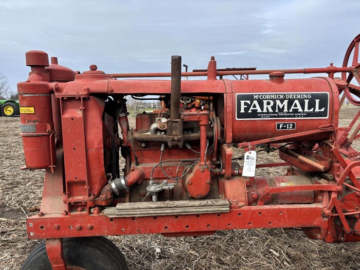 farmall-f-12-single-front-on-rubber-with-cast-steel-rim-and-rear-steel-image-32